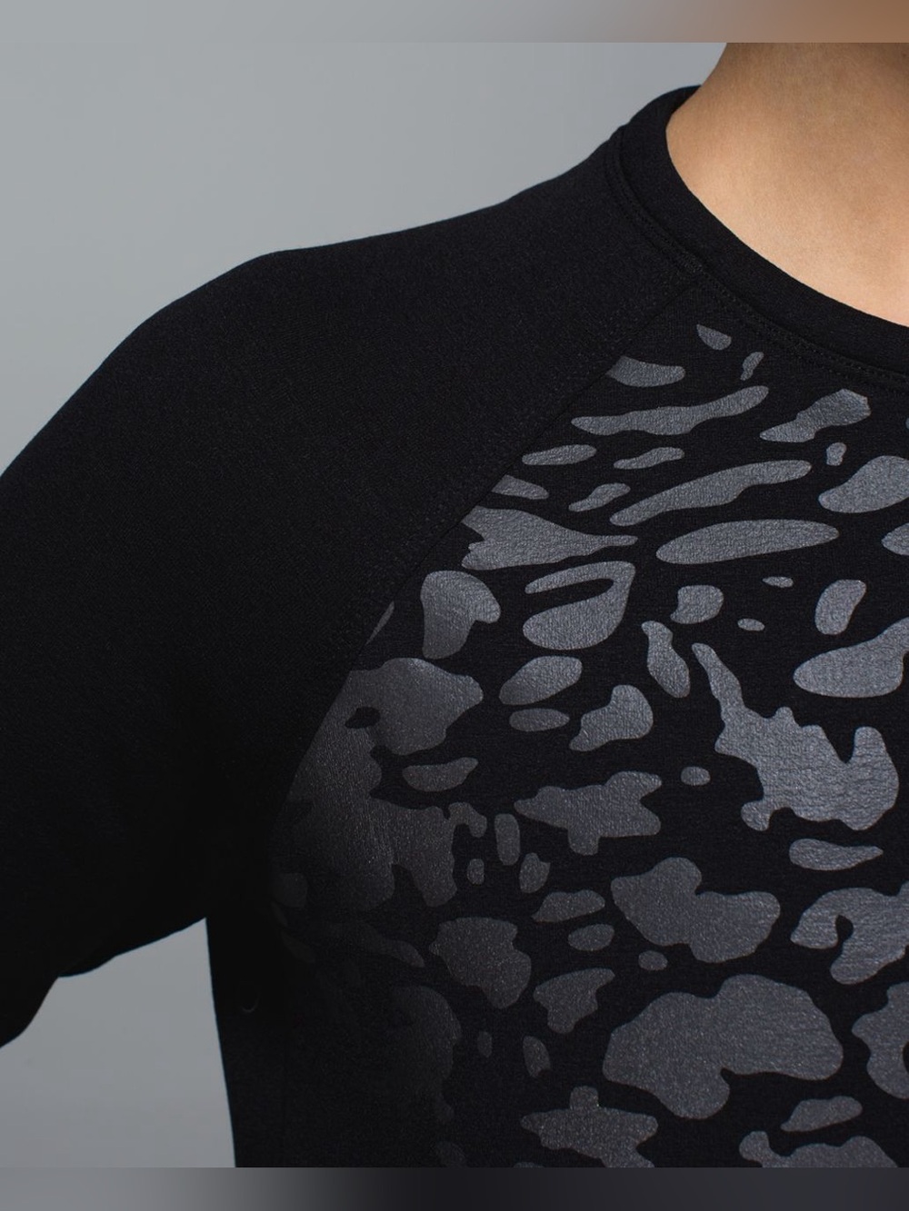REFLECTIVE Lululemon Snapshot Crew Black Polartec Sweatshirt 8 Medium Cheetah - Picture 5 of 8
